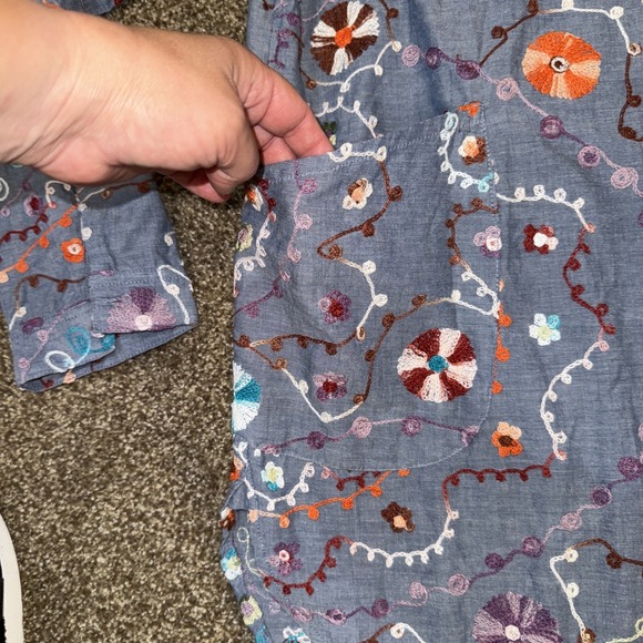 Anu Women's M Multicolored Crochet Floral Print Chambray Tunic Top V-Neck Pocket - Picture 3 of 7